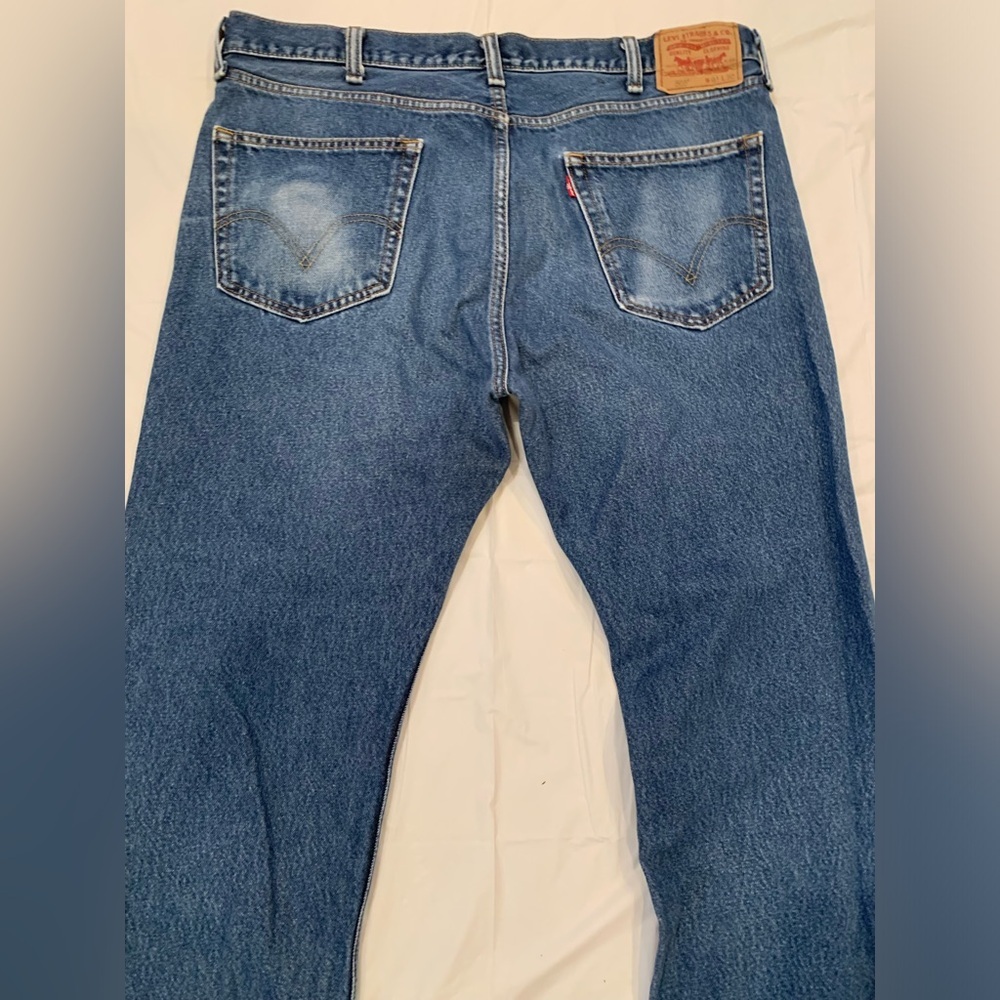Levi's 505 Straight Fit Men's Heavy Denim Med Wash Jeans 40x30 - Picture 5 of 9